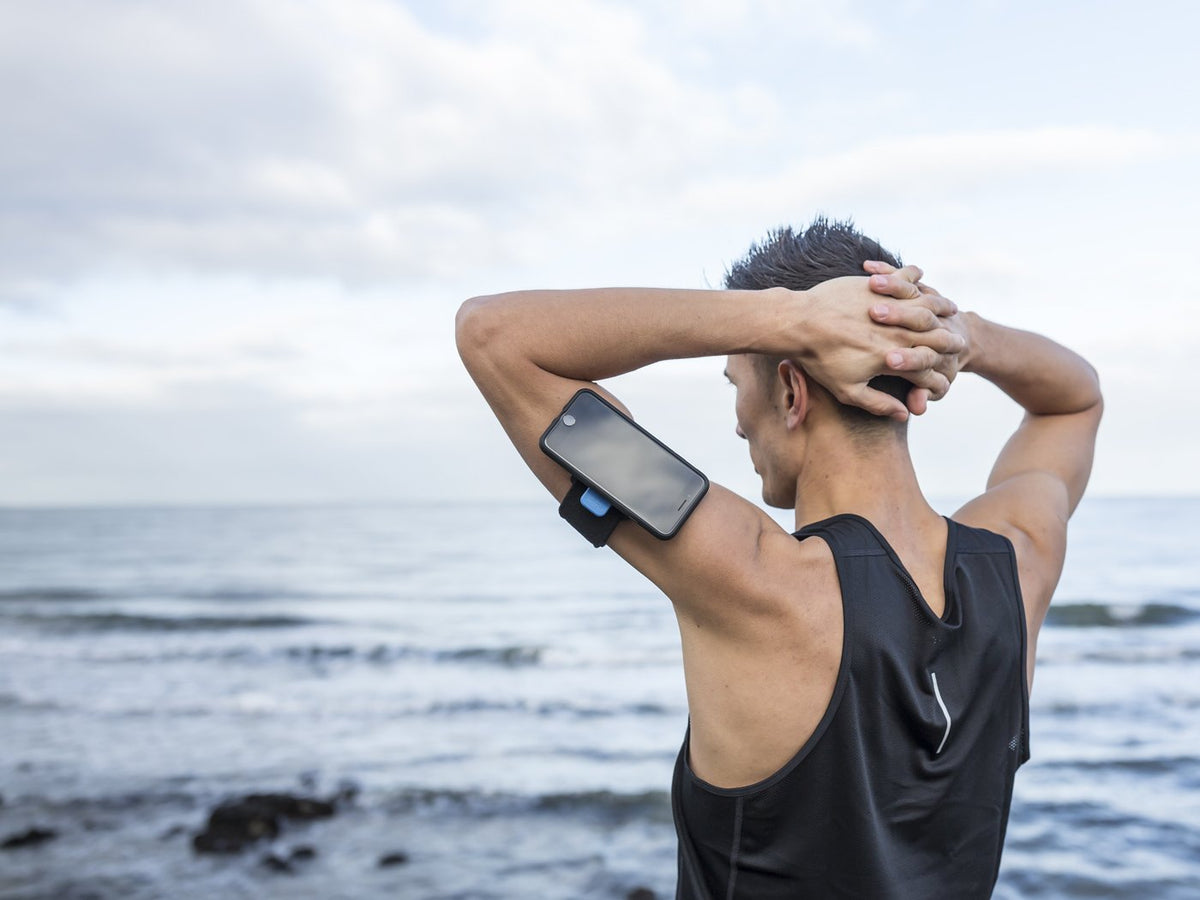 runner taking a rest with quad lock running armband