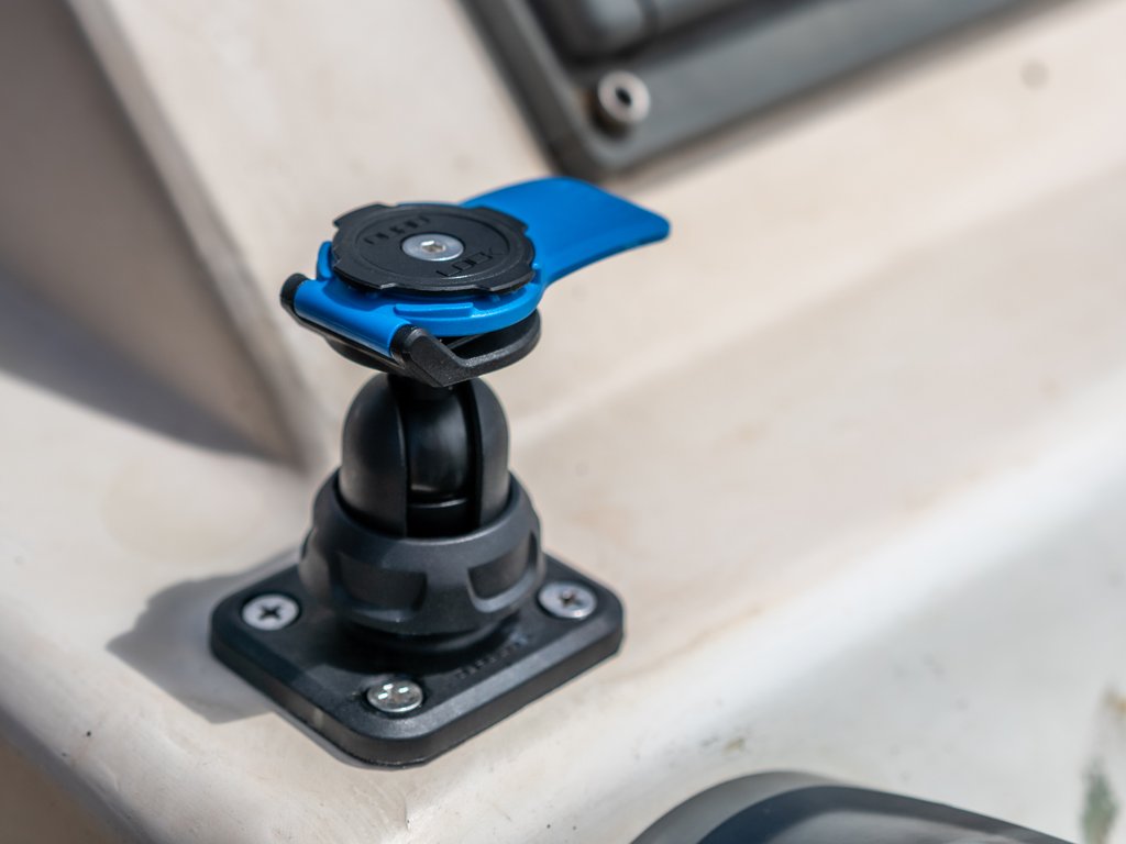 base mounted onto flat surface for smartphone mounting