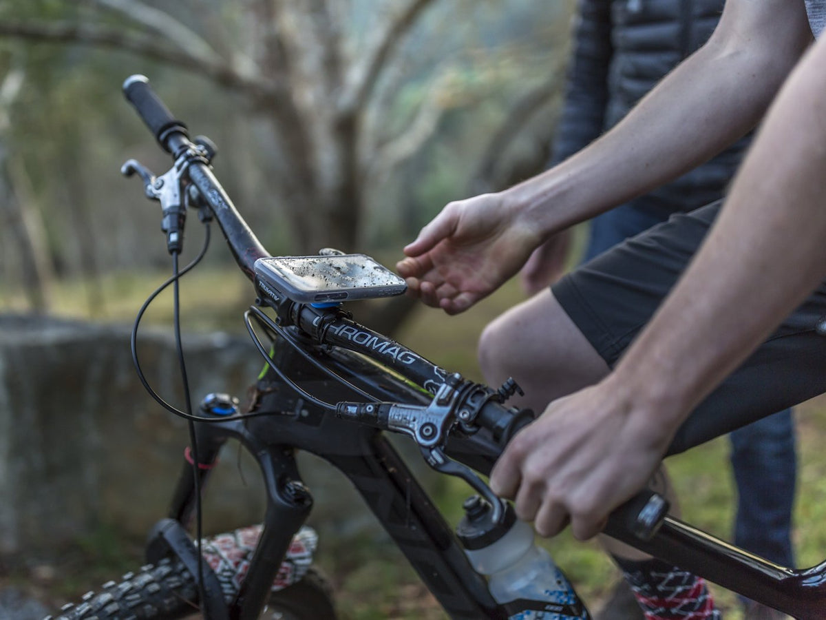 Protect your smartphone from mud on your mountain bike ride
